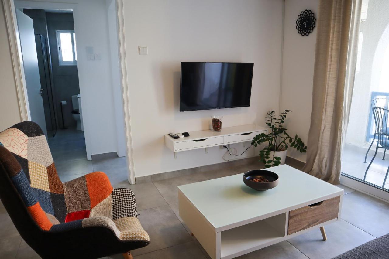 Alex's Vacation - 100m From The - 6 Guests * Paphos